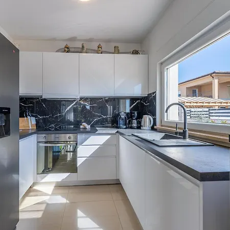 Gusto Villa *